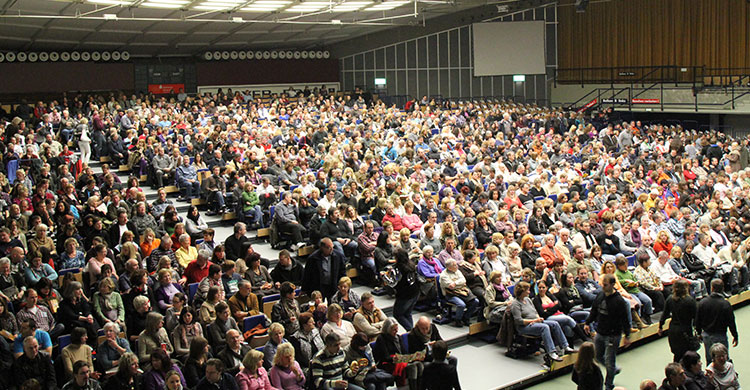 Zuschauer eines Sportevents in der Friedrich-Eberthalle in Ludwigshafen