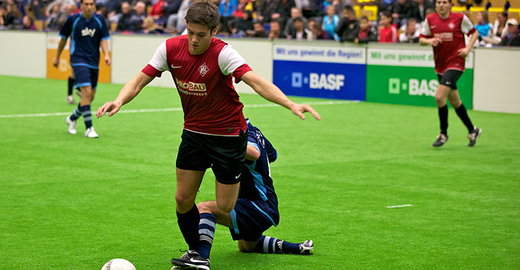 Fu&szlig;ballspiel – auch f&uuml;r Indoor-Sportevents eignet sich die Friedrich-Eberthalle in Ludwigshafen