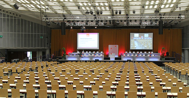 Auch f&uuml; Jahresabschlussveranstaltungen eignet sich die Eberthalle als gro&szlig;e Location, die zudem eine gute Tontechnik bietet.