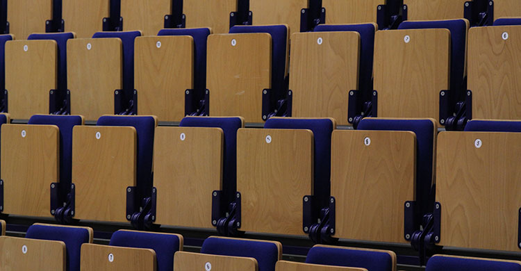 Die einklappbare Trib&uuml;hne der Eberthalle in Ludwigshafen, in der Tischtennis, Handball, Fu&szlig;ball und weitere Sportevents stattfinden.